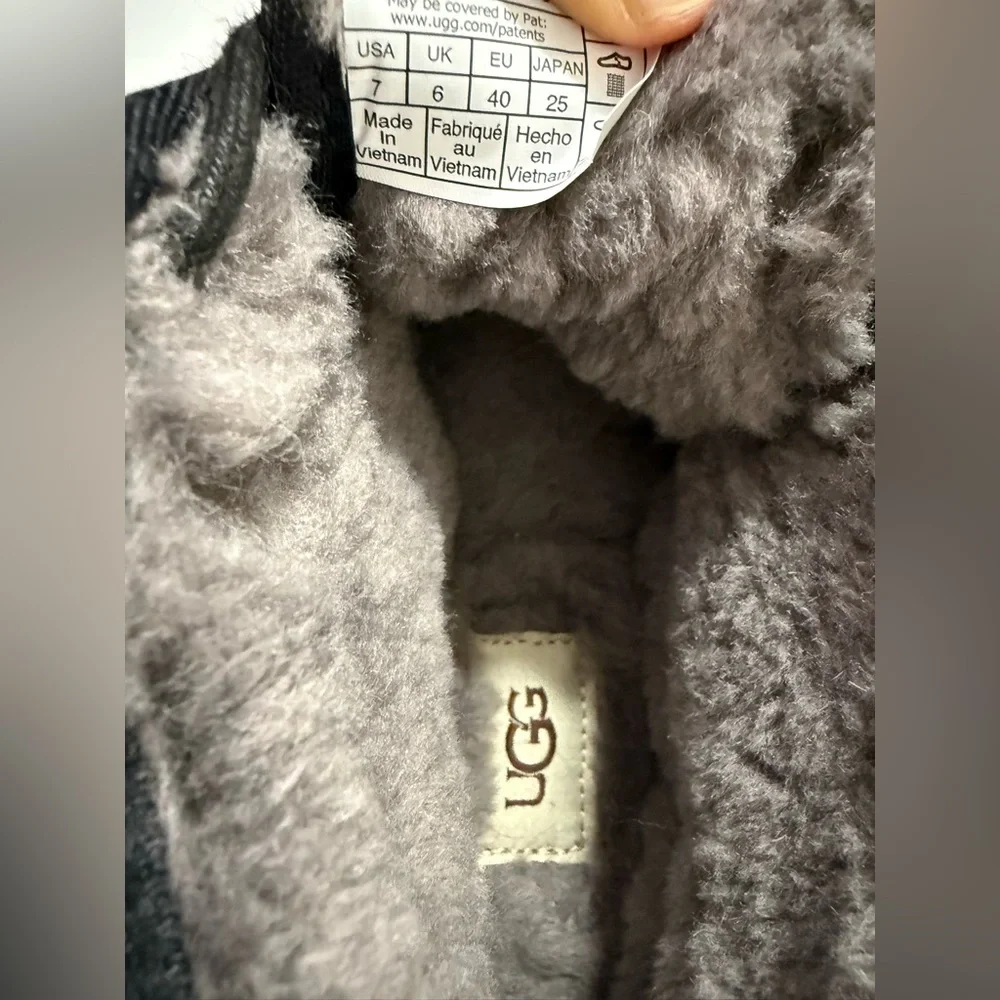 UGG Black Women's Winter Boots - Picture 4 of 4